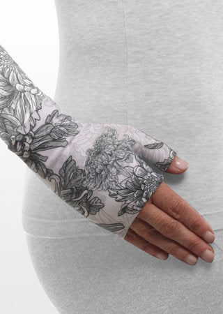 Juzo Soft Gauntlet with Thumb Stub in the FLORAL GRAY Print