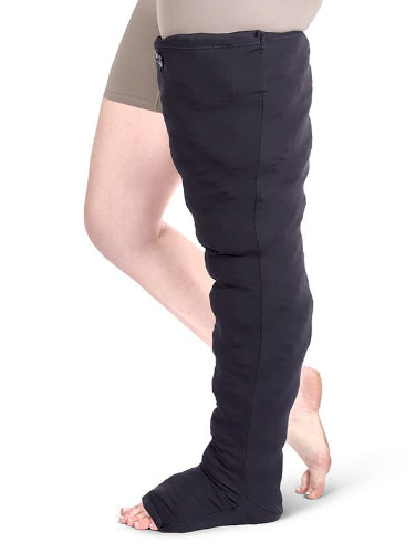 Person wearing the Circaid Profile Energy oversleeve in the midnight color scheme