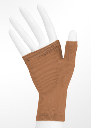 Juzo Gauntlet with thumb, 15-20 mmHg compression in the color cinnamon 2000ACLE57 M