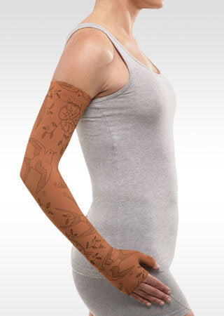 Juzo Soft Arm Sleeve with Silicone Band in the Bird Henna-Cinnamon is available in 15-20 mmHg, 20-30 mmHg, as well as 30-40 mmHg compression levels