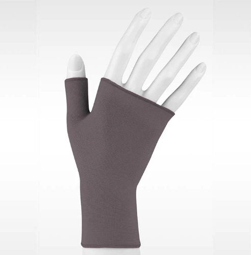 Juzo Soft Gauntlet 15-20 mmHg compression in the color Total Eclipse