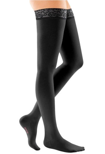 Lady wearing her Mediven Comfort Compression Thigh Highs with a Lace Silicone Top Band in the color Black
