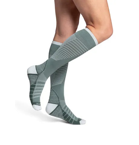 Sigvaris 432C Motion Flow Tech, 20-30 mmHg, Knee High