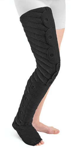 Person wearing a Solaris Tribute Leg Wrap Full Leg in the color black.