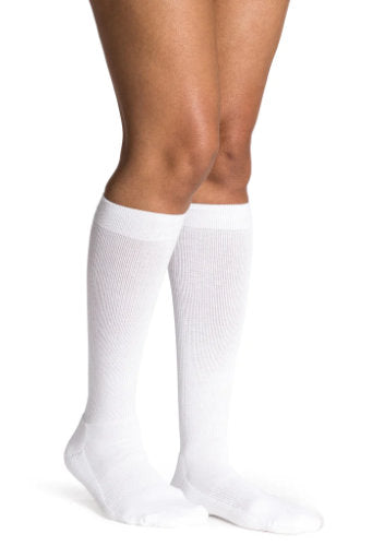 961C Sigvaris Unisex Dynaven Cushioned Compression Knee High Socks 15-20 mmHg Color White