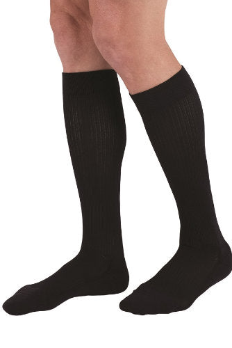 Man wearing Duomed Relax 15-20 mmHg Compression Socks in the color Black