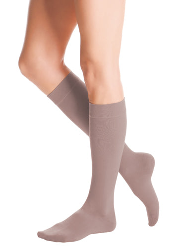 Lady wearing her Duomed Advantage 20-30 mmHg Compression Stockings in the color Beige