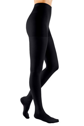 Lady wearing Medi Comfort Compression Pantyhose in the color Ebony
